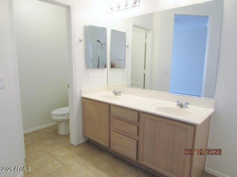 Lawrence primaty bath2