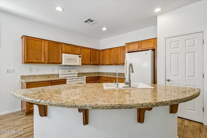 Large Island - Kitchen