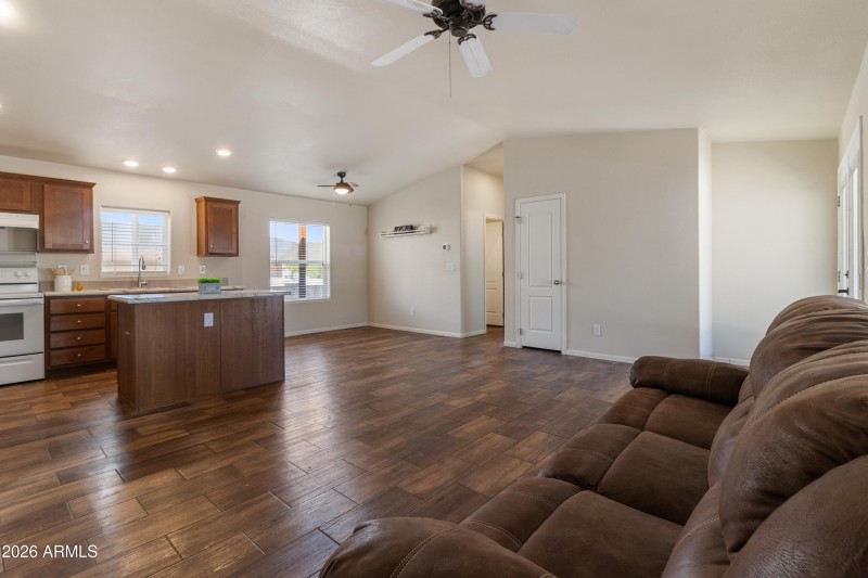 Living Room & Kitchen (3)