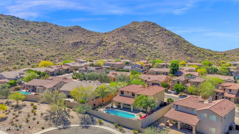 No neighbors behind!