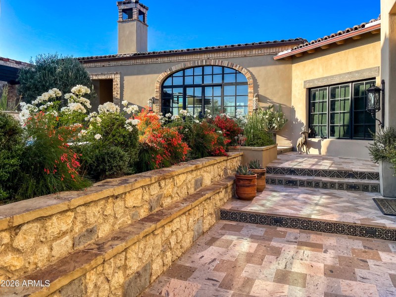 009_Front Court Yard Lush Landscape