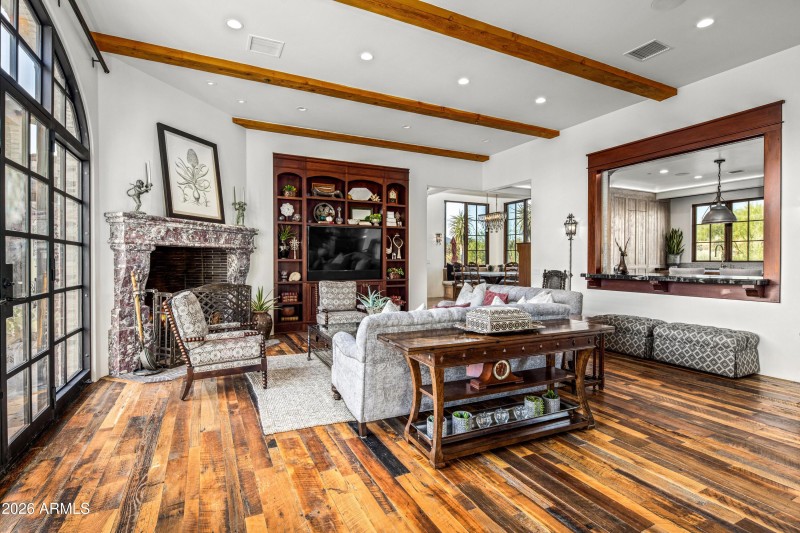 014_Great Room Details