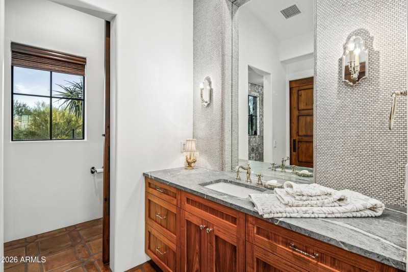 046_Guest House Luxury Bath