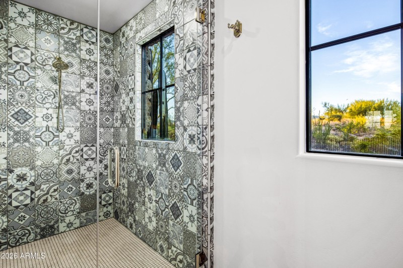 047_Guest House Dazzling Shower