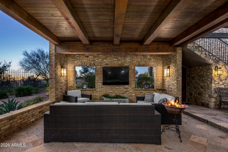 050_Hacienda Patio Den