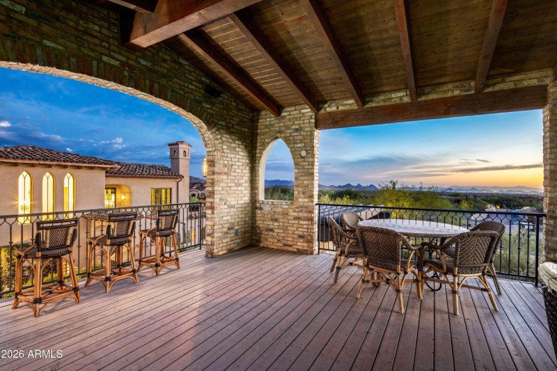 053_Upper Retreat Breathtaking Views