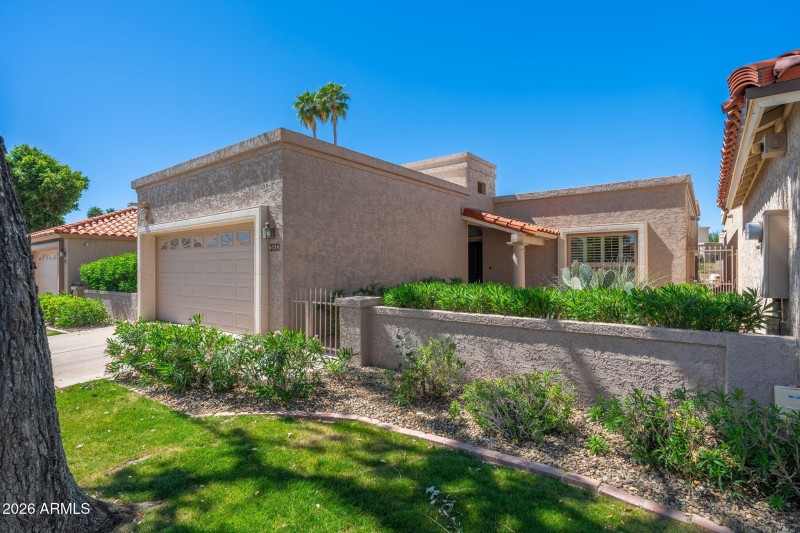 6724 N 79th Place - 02