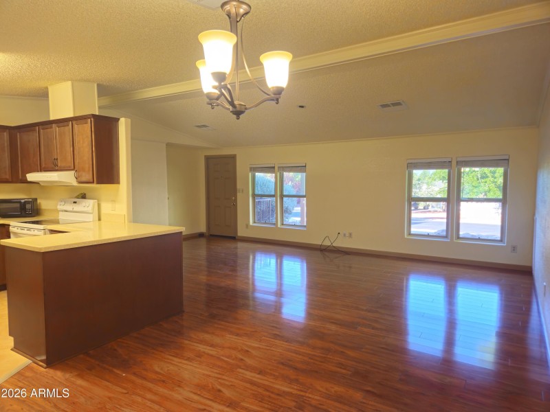 4) 63008-68c8979146708