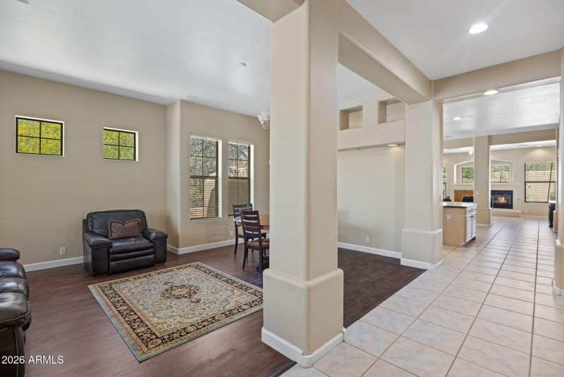 5-web-or-mls-9506-e-mohawk-ln