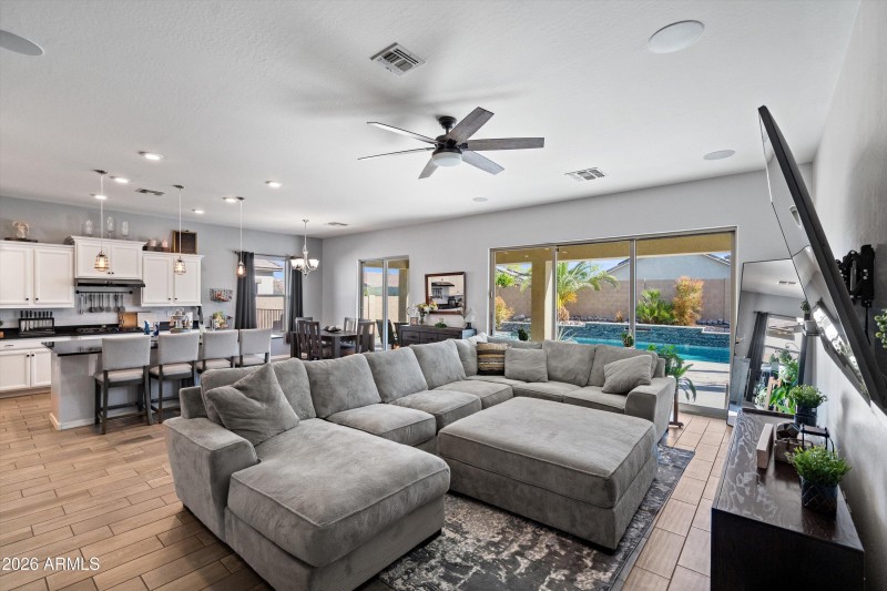 08-Family Room to Kitchen