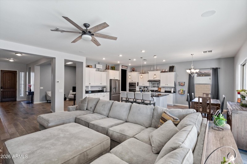 09-Family Room to Kitchen