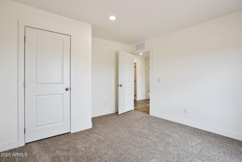 23-web-or-mls-23117-w-duane-ln