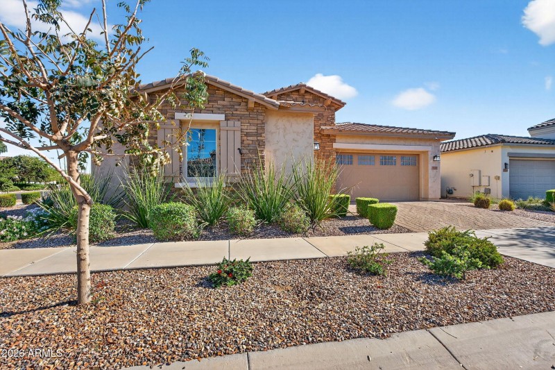 2-web-or-mls-033Ampere Ave