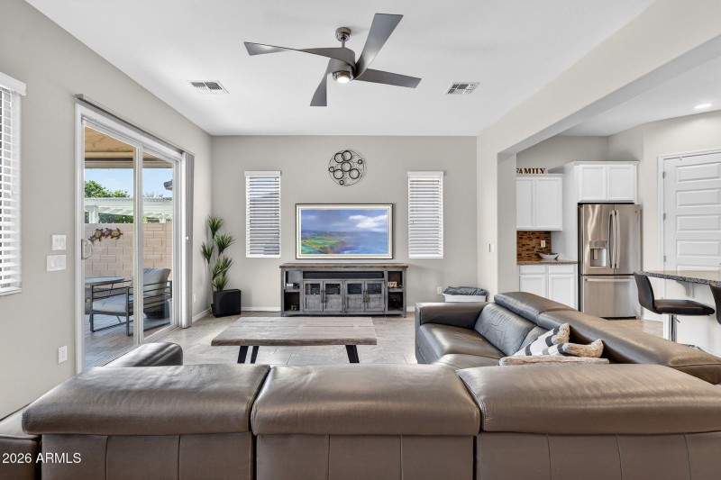 10-web-or-mls-047Ampere Ave