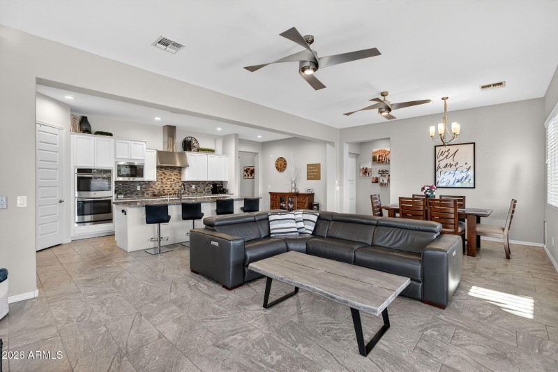 12-web-or-mls-051Ampere Ave