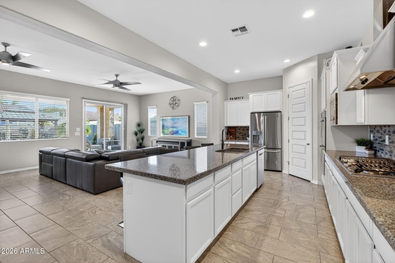 17-web-or-mls-040Ampere Ave