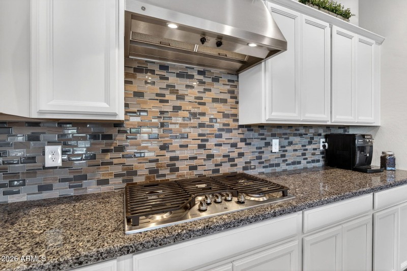 20-web-or-mls-046Ampere Ave