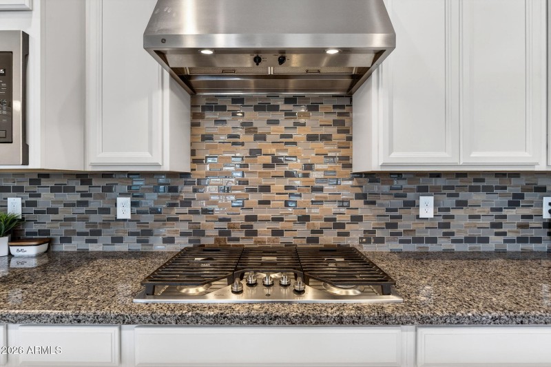 21-web-or-mls-045Ampere Ave