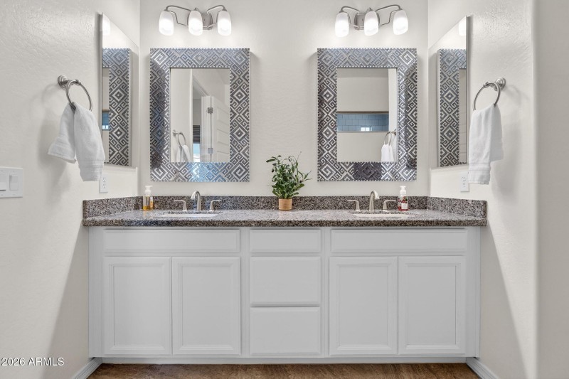 29-web-or-mls-059Ampere Ave