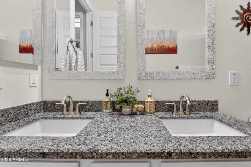 38-web-or-mls-065Ampere Ave