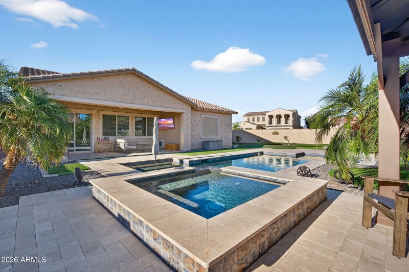 41-web-or-mls-083Ampere Ave