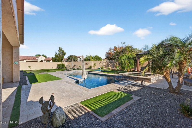 43-web-or-mls-074Ampere Ave