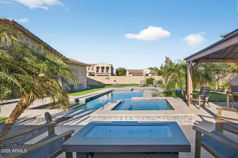 44-web-or-mls-079Ampere Ave