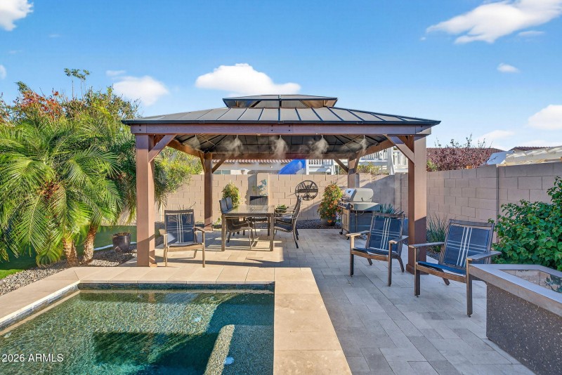 48-web-or-mls-089Ampere Ave