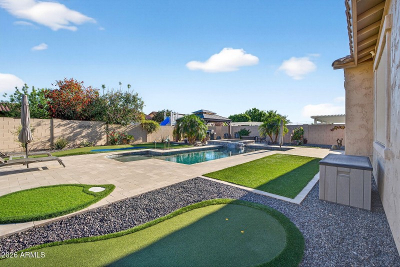 52-web-or-mls-073Ampere Ave