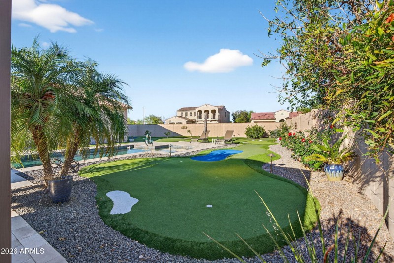 53-web-or-mls-084Ampere Ave