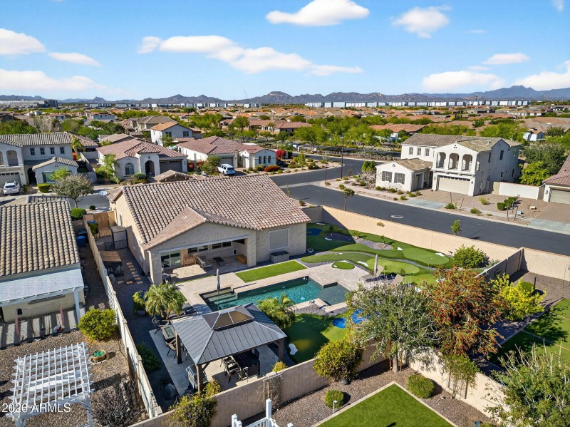 77-web-or-mls-016Ampere Ave