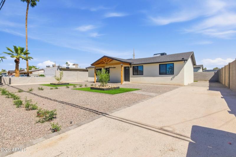 3-custom-1805 N 31st St-3