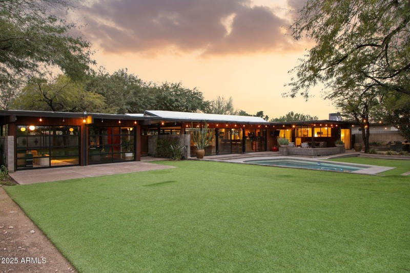 Beautiful Large Open Space Backyard