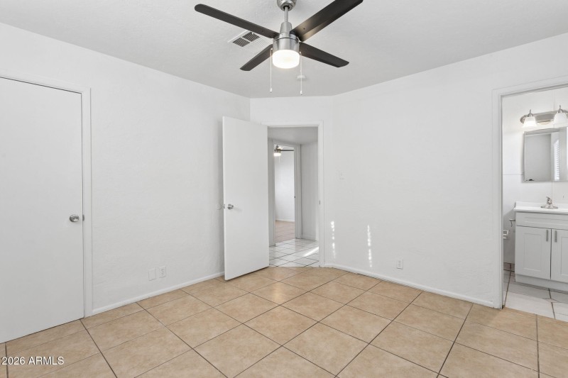 10-web-or-mls-4505-w-crittenden-ln