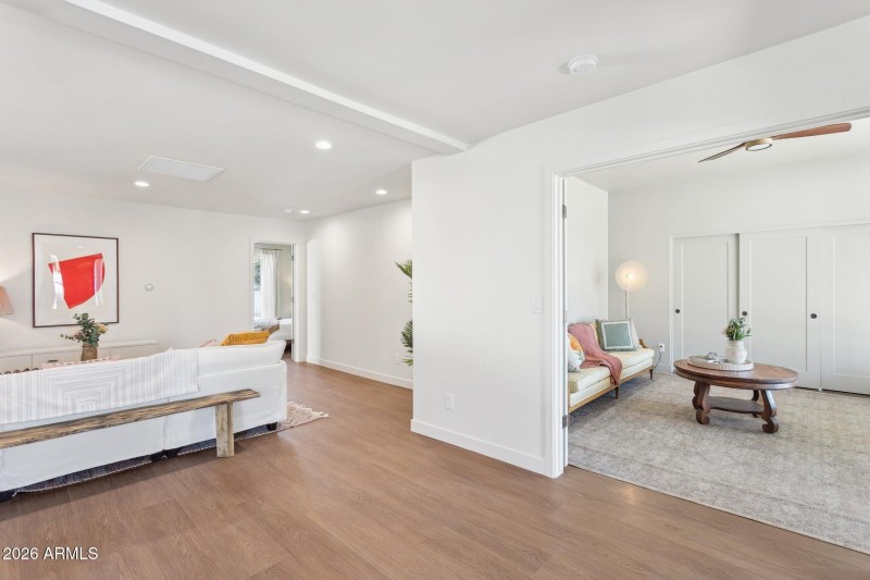 5-web-or-mls-11049-n-44th-st