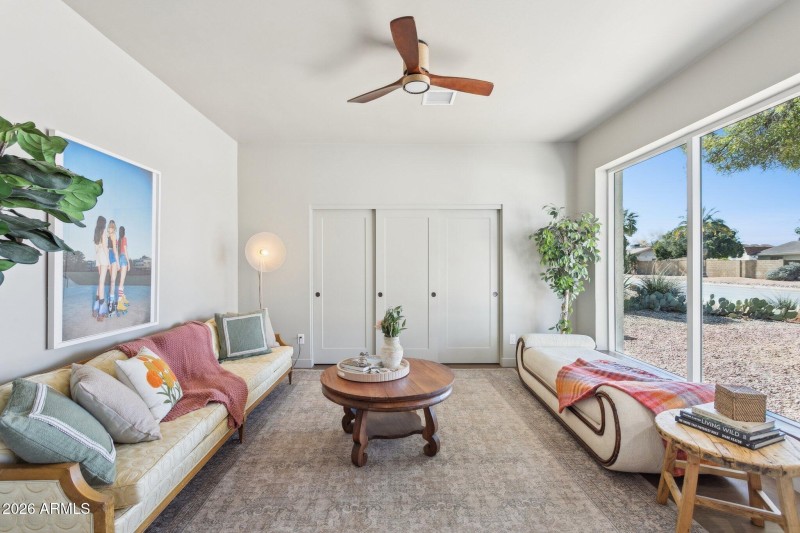 6-web-or-mls-11049-n-44th-st