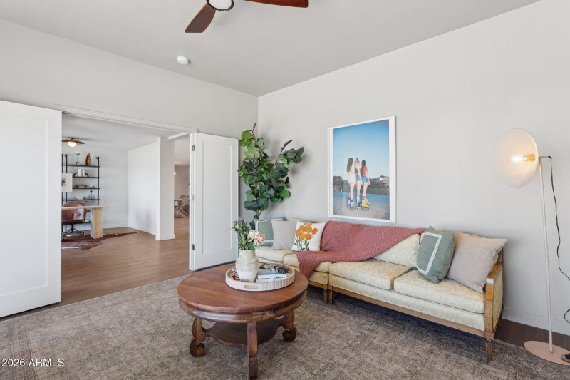 7-web-or-mls-11049-n-44th-st