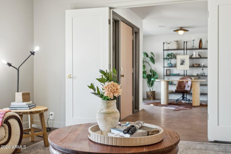 9-web-or-mls-11049-n-44th-st