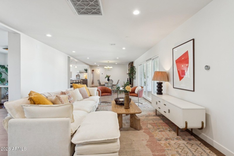 10-web-or-mls-11049-n-44th-st