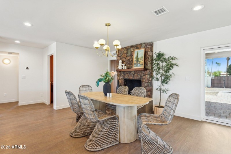 15-web-or-mls-11049-n-44th-st