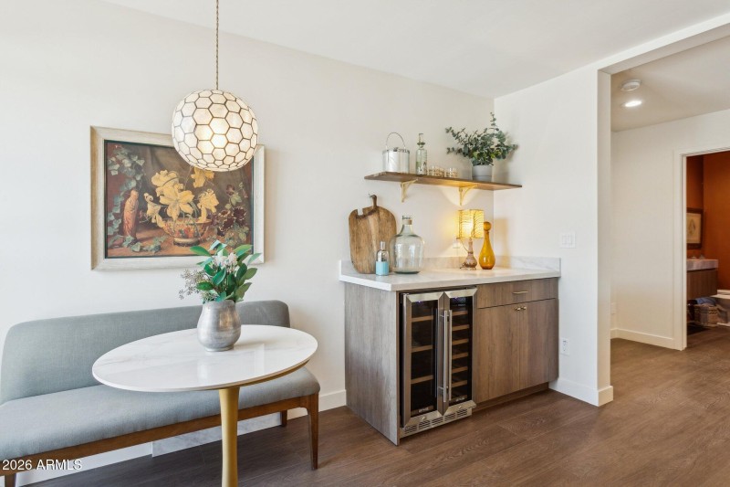 25-web-or-mls-11049-n-44th-st