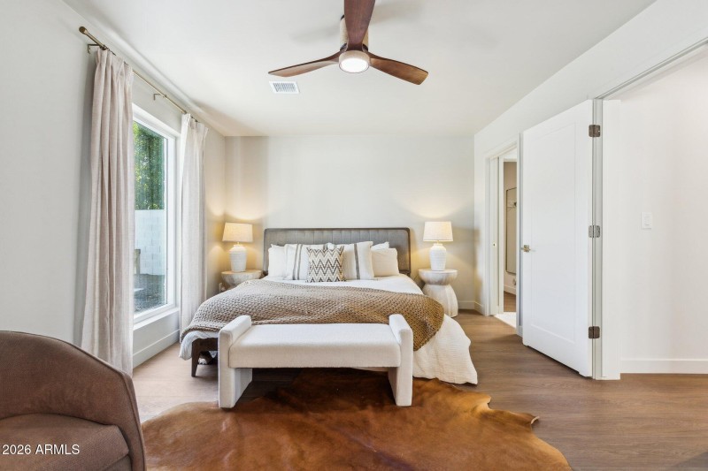 26-web-or-mls-11049-n-44th-st