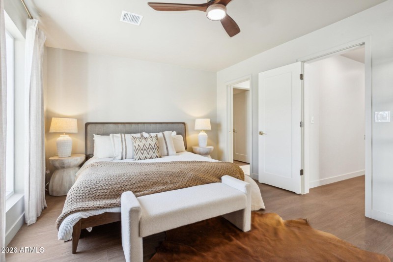 28-web-or-mls-11049-n-44th-st