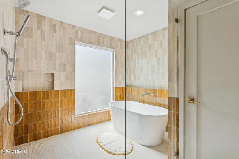 30-web-or-mls-11049-n-44th-st