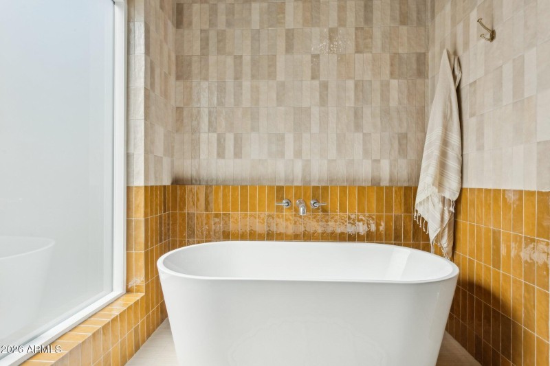 32-web-or-mls-11049-n-44th-st