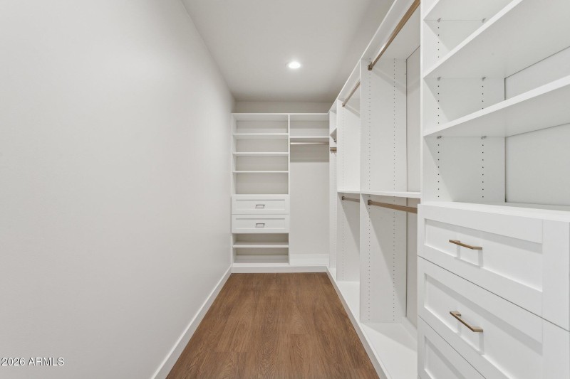 33-web-or-mls-11049-n-44th-st