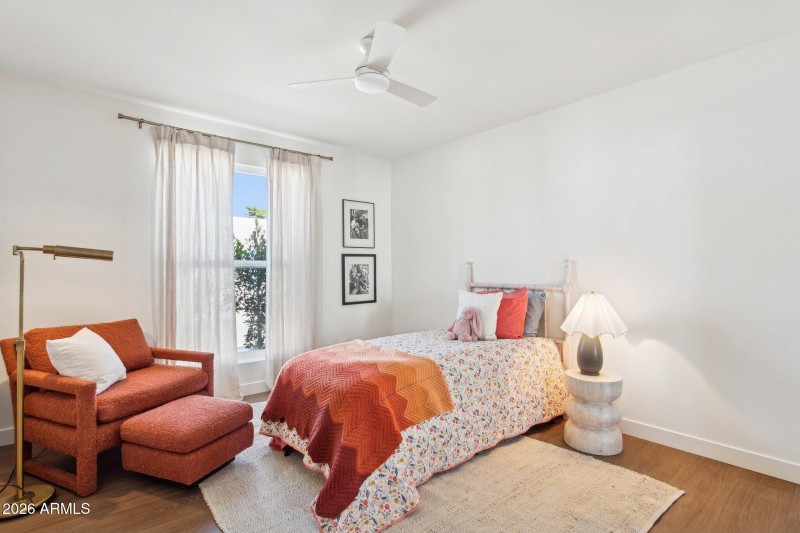 34-web-or-mls-11049-n-44th-st