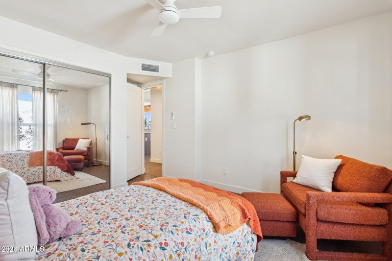 35-web-or-mls-11049-n-44th-st