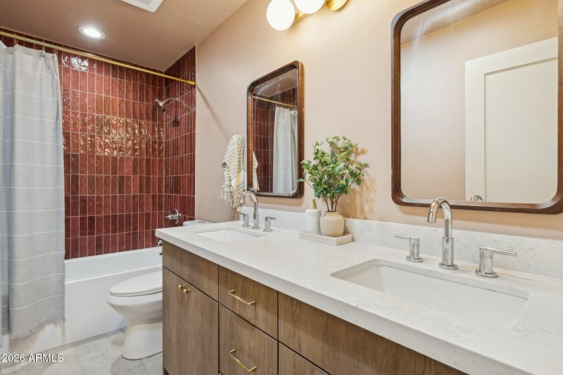 36-web-or-mls-11049-n-44th-st