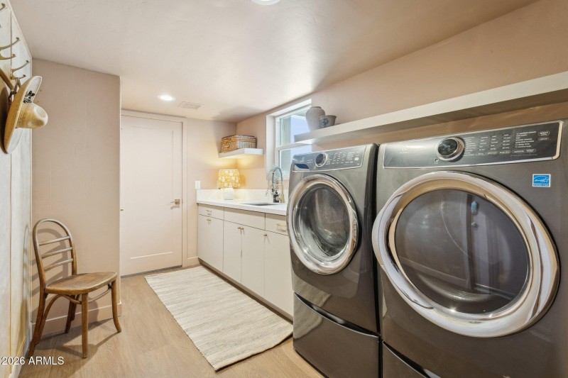 40-web-or-mls-11049-n-44th-st